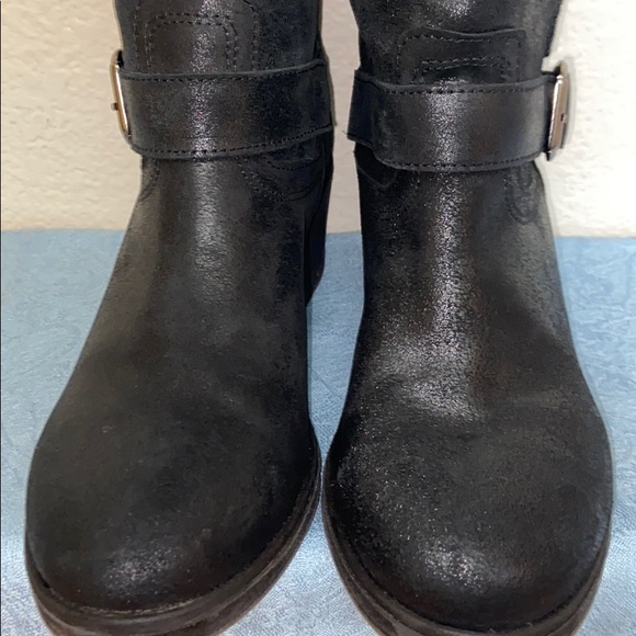 ✨Reduced AMAZING ankle booties w/a black buckle & patch - Picture 5 of 6